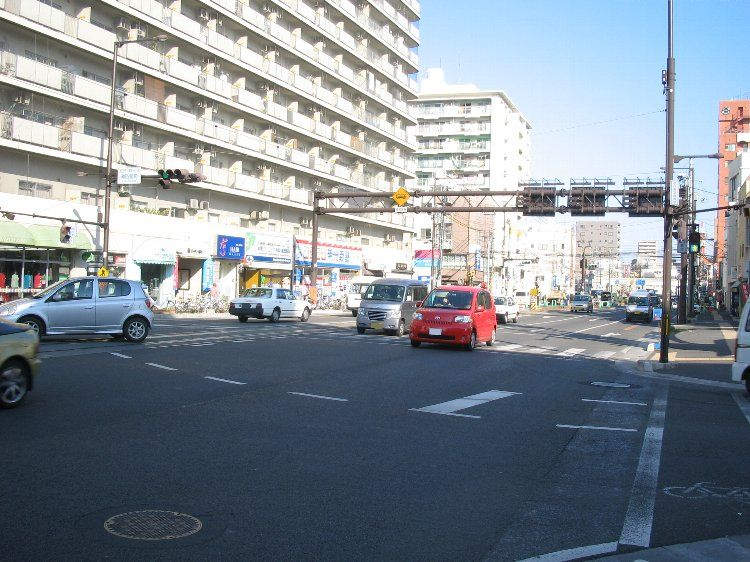 前面道路を含む外観写真