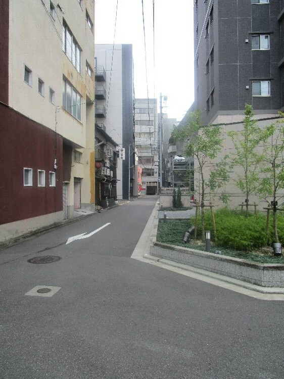前面道路を含む外観写真