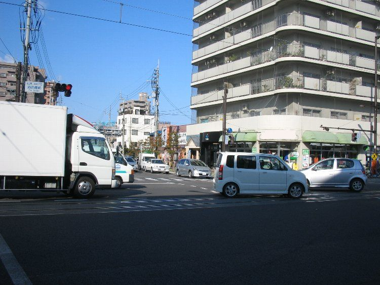 前面道路含む外観写真