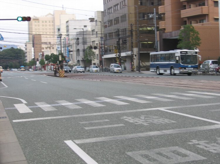 前面道路含む外観写真