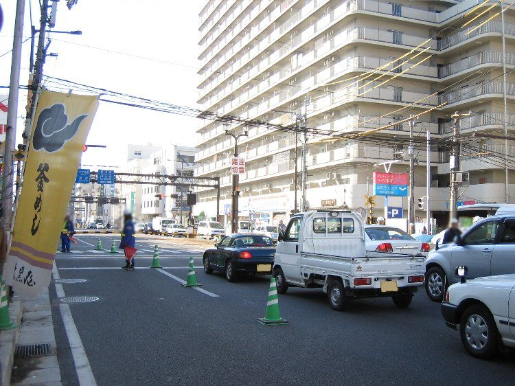 前面道路含む外観写真